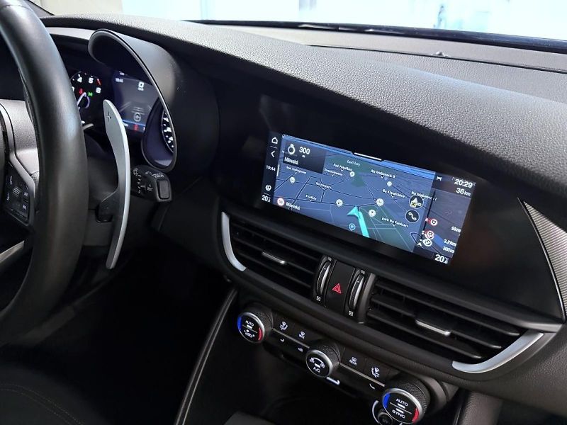 Alfa Romeo Giulia (2023) 2.0T 200k AT8 ZF Sprint - fotka 10 z 19