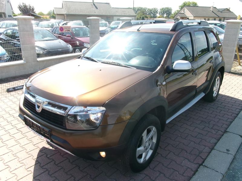 Dacia Duster (2012) 1,6 16V 4x4 KLIMA ALU TAŽNÉ - fotka 1 z 31