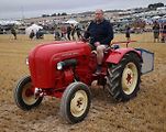 Porsche Junior Diesel zachycená na jednom ze srazů historické zemědělské techniky.