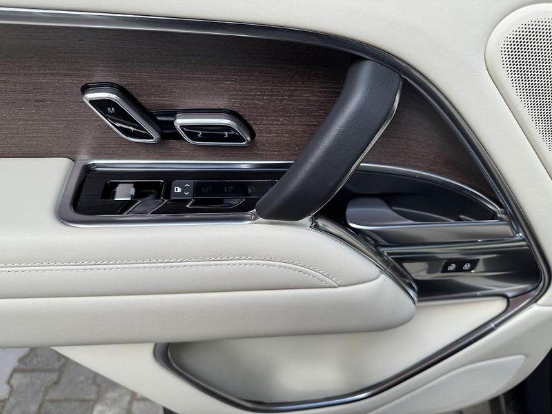 Land Rover Range Rover D300-AUTOBIOGRAPHY-R22-ČR - fotka 36 z 41