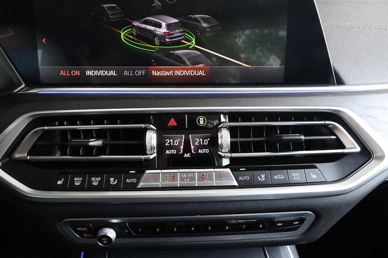 BMW X7 xDrive40i - fotka 20 z 32