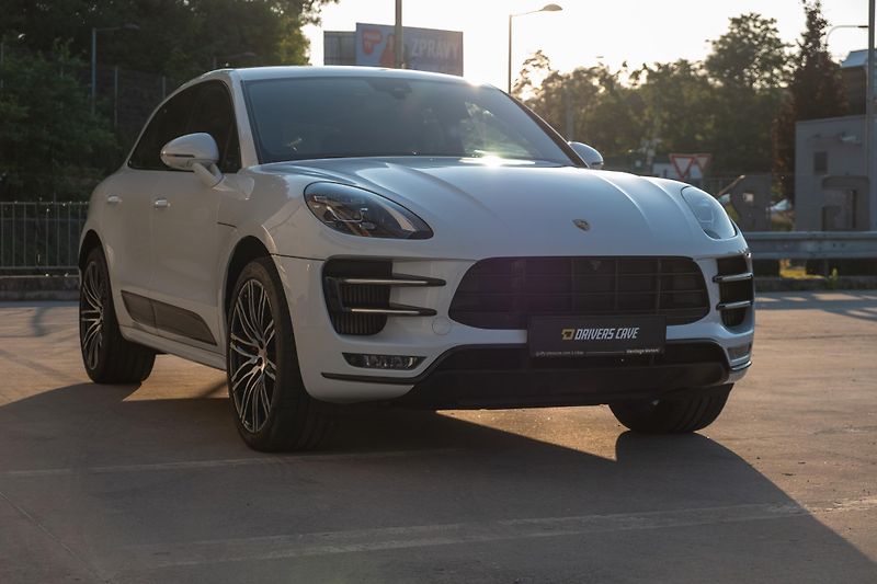 Porsche Macan (2018)  3.6 Turbo Performance & Black - fotka 2 z 25