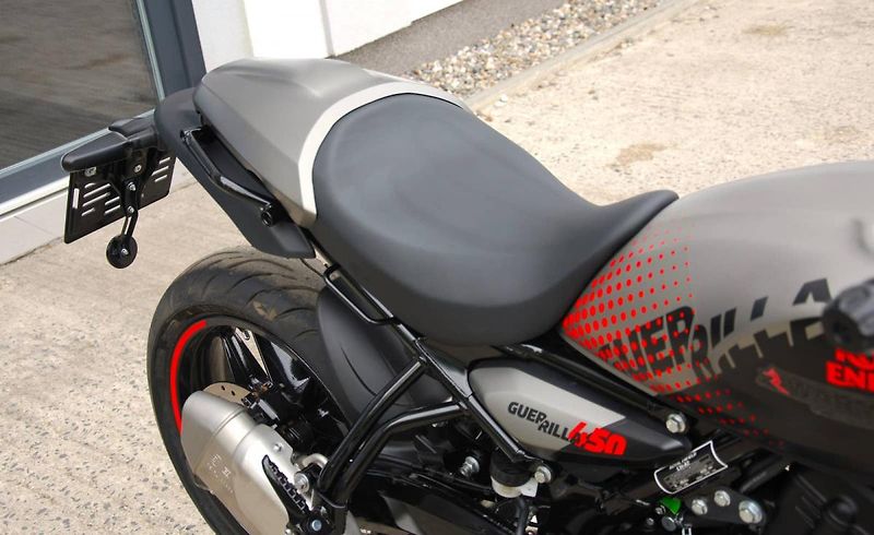 Royal Enfield (2026) Guerrilla 450 Apex Black - fotka 14 z 25