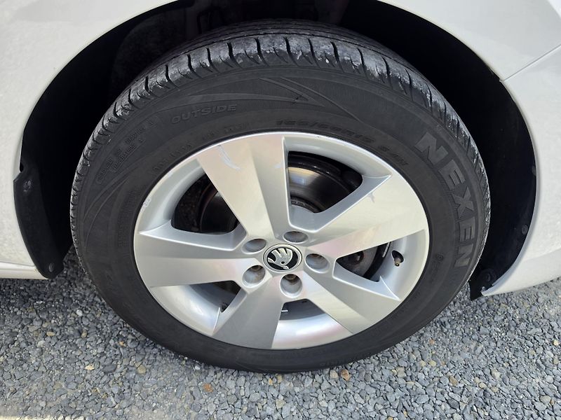 Škoda Rapid 1.0 TSI Park Senzor  - fotka 7 z 21