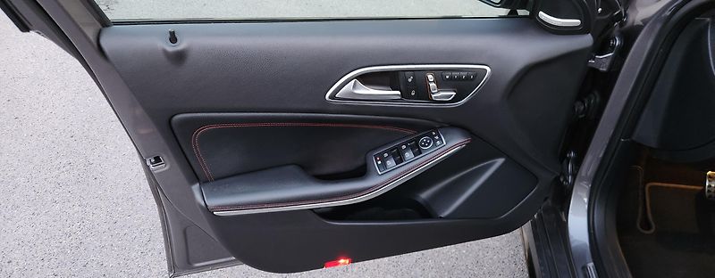 Mercedes-Benz Třídy A (2015) 45*AMG*4M*NIGHT*KŘIDLO*440PS - fotka 26 z 50