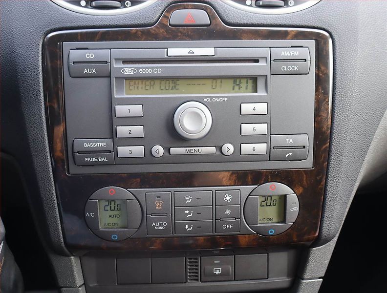 Ford Focus (2005) 1.6 i, servisované - fotka 12 z 19