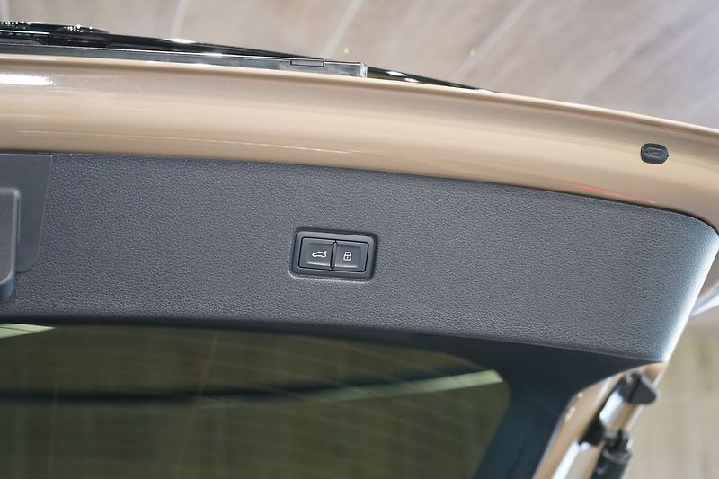 Audi Q8 TDI quattro 210 kW, S line - fotka 17 z 50
