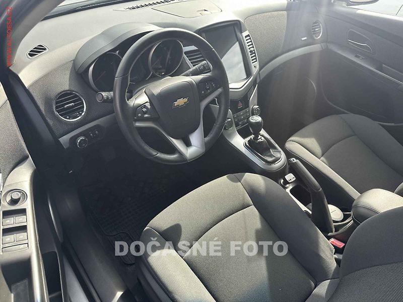 Chevrolet Cruze (2011) 1.6i, 1.maj,ČR, AC, park - fotka 3 z 3