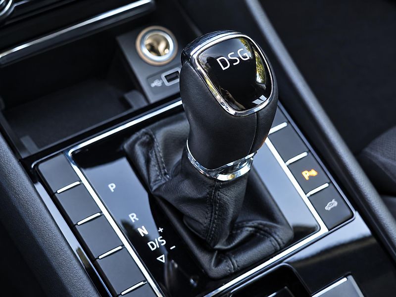 Škoda Superb 2,0 TDI DSG 110kW Style Navi - fotka 36 z 47
