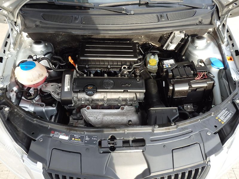 Škoda Fabia 1.4 16V 63 kW KLIMA, ZÁVĚS - fotka 12 z 12