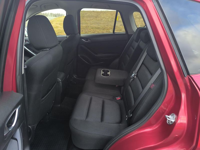Mazda CX-5 2.2 4x4 TAŽNÉ, DOLOŽENÉ KM - fotka 11 z 39