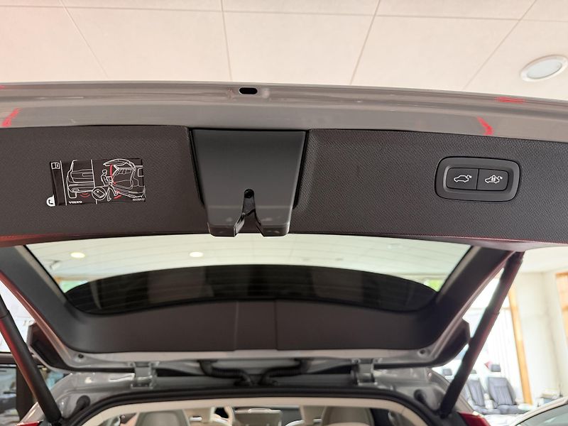 Volvo XC90 B6 AWD Ultimate Bright 7míst - fotka 15 z 30