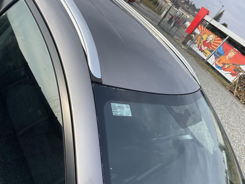 Toyota Auris 1.8i 16v HYBRID AUT NAVI CAM!! - fotka 49 z 166