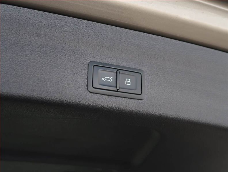 Audi A6 (2021) Exclusive 50 TDI, Automat,4X4 - fotka 25 z 25