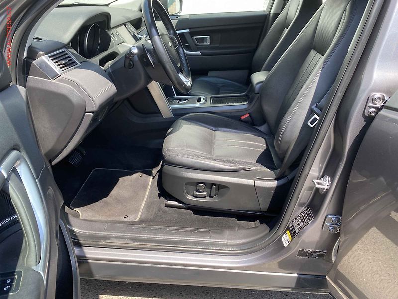 Land Rover Discovery Sport (2017) 2.0 TD4 4x4, AT, bixen, navi - fotka 9 z 18