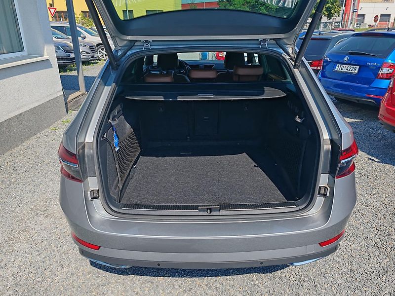 Škoda Superb 2.0 TDI Laurin & Klement 4x4  - fotka 7 z 40