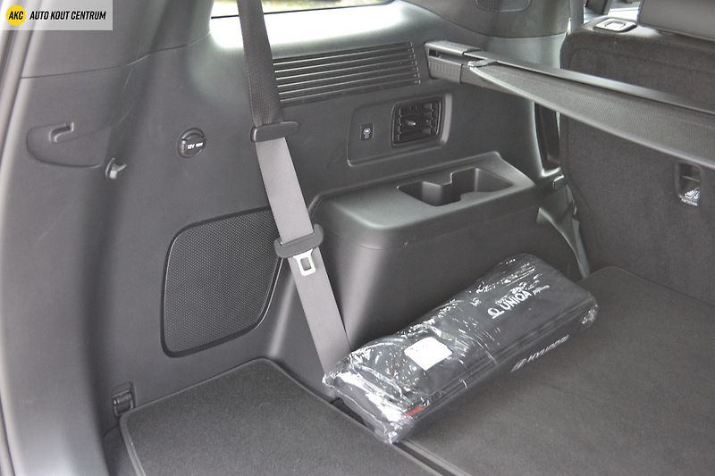 Hyundai Santa Fe 1.6T-GDI HEV 4WD CALLIGRAPHY 7 - fotka 34 z 95