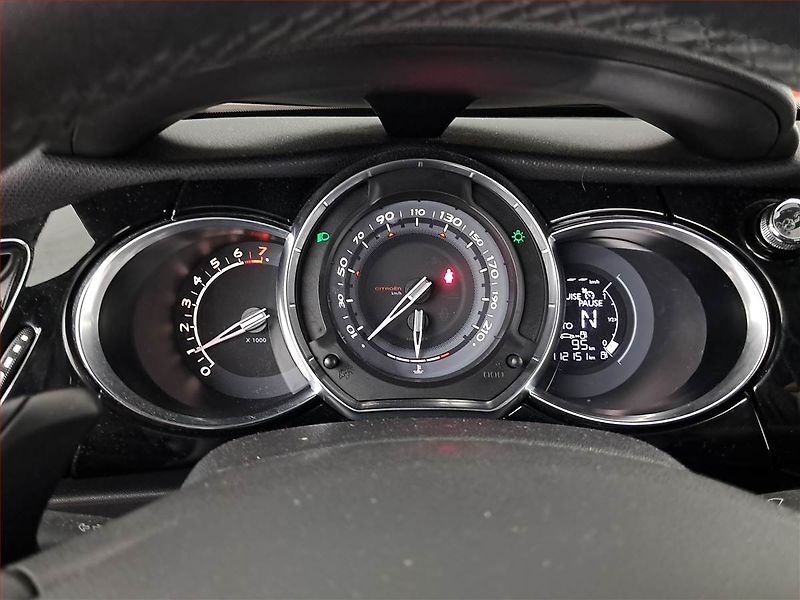 Citroën DS3 (2013) 1.2 VTi, Automat, Tempomat - fotka 10 z 16