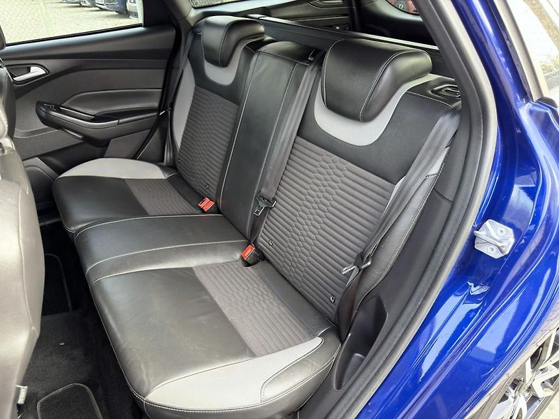 Ford Focus 2.0 ST 184 kW navi. xenony - fotka 19 z 23