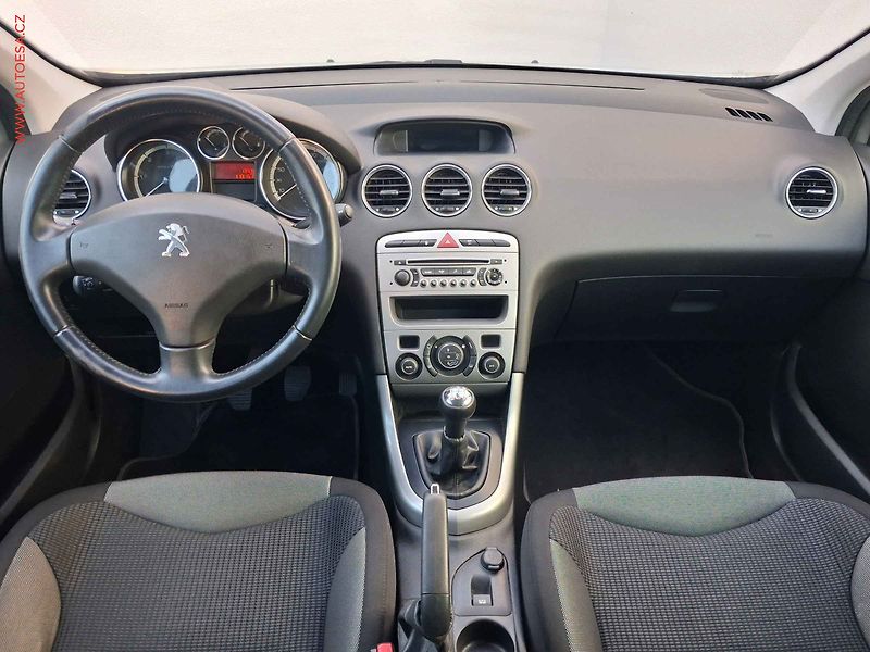 Peugeot 308 (2013) 1.6 HDI, 2.maj,ČR, AC, panor. - fotka 8 z 15