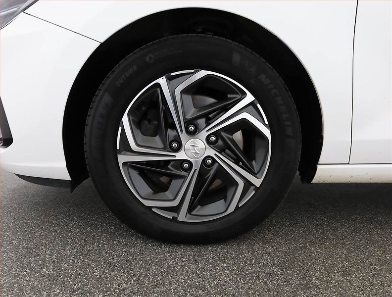 Hyundai i30 (2023) 1.0 T-GDI, Automat, Serv.kniha - fotka 17 z 17