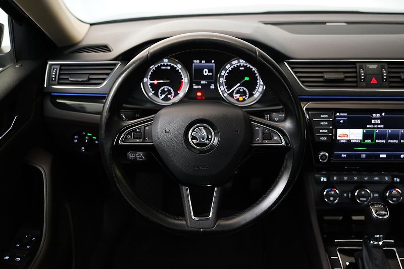 Škoda Superb - fotka 18 z 30
