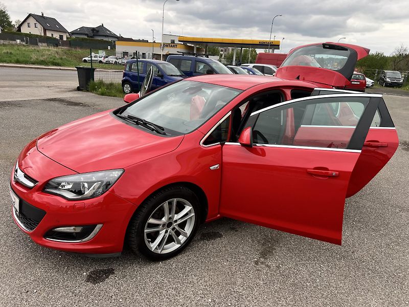 Opel Astra 1.6 TURBO 125KW,EXCLUSIVE,1MAJ - fotka 24 z 43