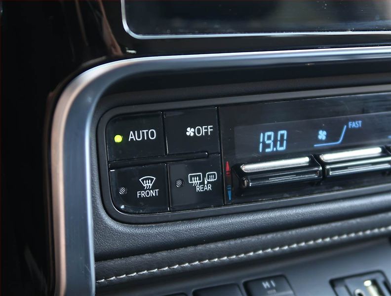 Toyota Auris (2015) Hybrid, Automat, Tempomat - fotka 17 z 21