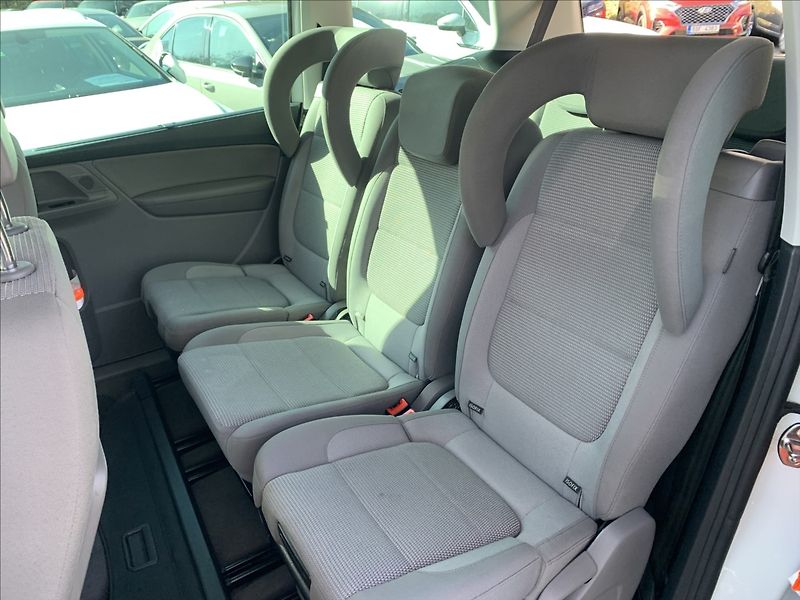 Volkswagen Sharan 2,0 TDI 4x4 7.MÍST,ČR SERVISKA - fotka 16 z 23