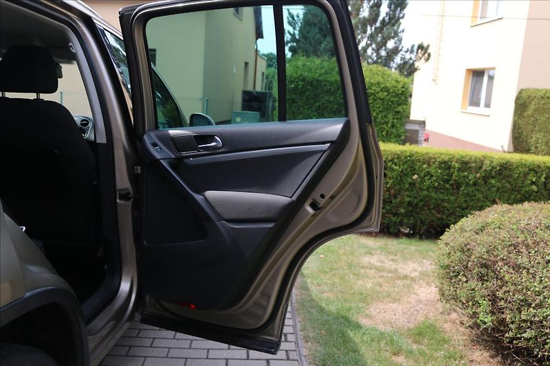 Volkswagen Tiguan 2,0 4x4, ČR, TAŽNÉ - fotka 20 z 25