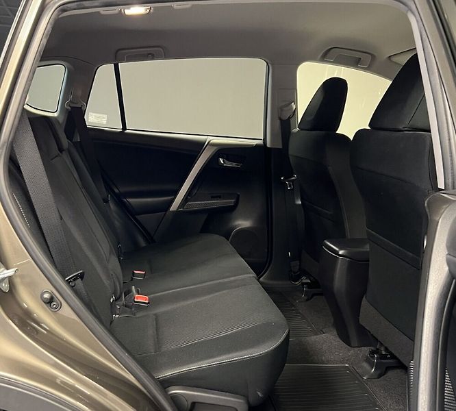 Toyota RAV4 2.2 AT D-CAT  ACTIVE DESIGN SM - fotka 11 z 15