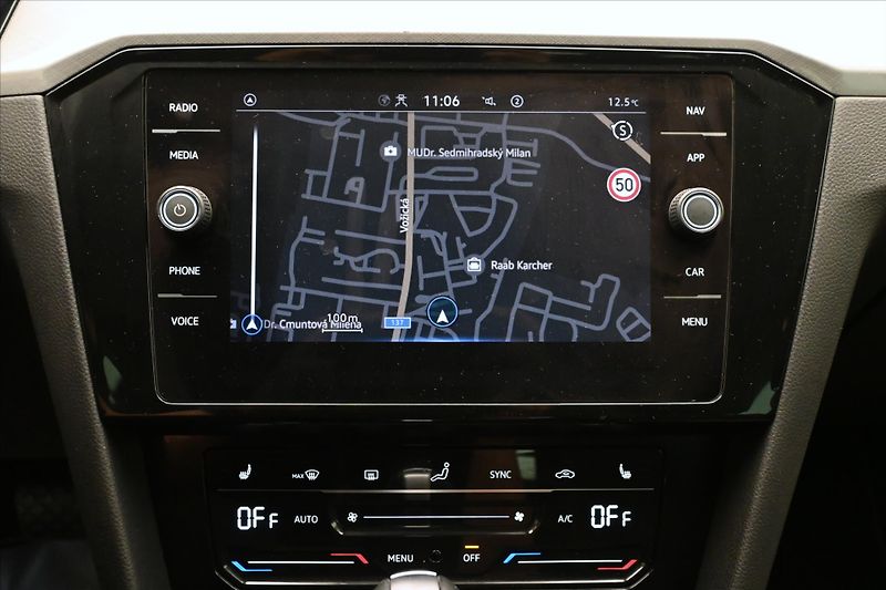 Volkswagen Passat 2,0 TDI 110kW DSG Business Zár - fotka 20 z 31