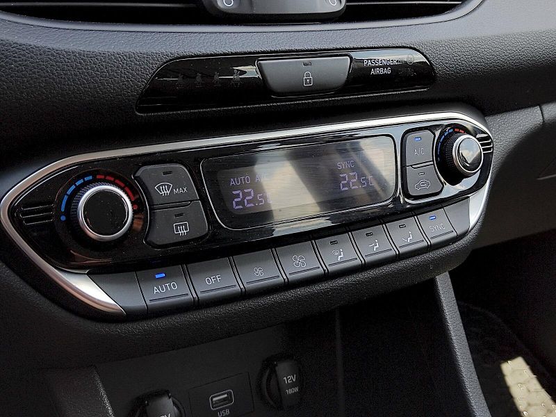 Hyundai i30 (2024) CW 1,5 T-GDI 117 kw - fotka 23 z 35