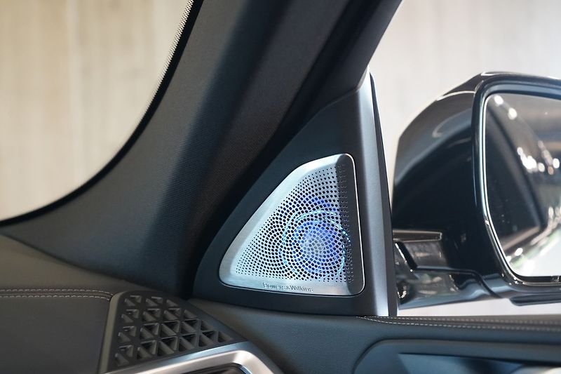 BMW X6 40d xDrive, Bowers, Tažné - fotka 43 z 50