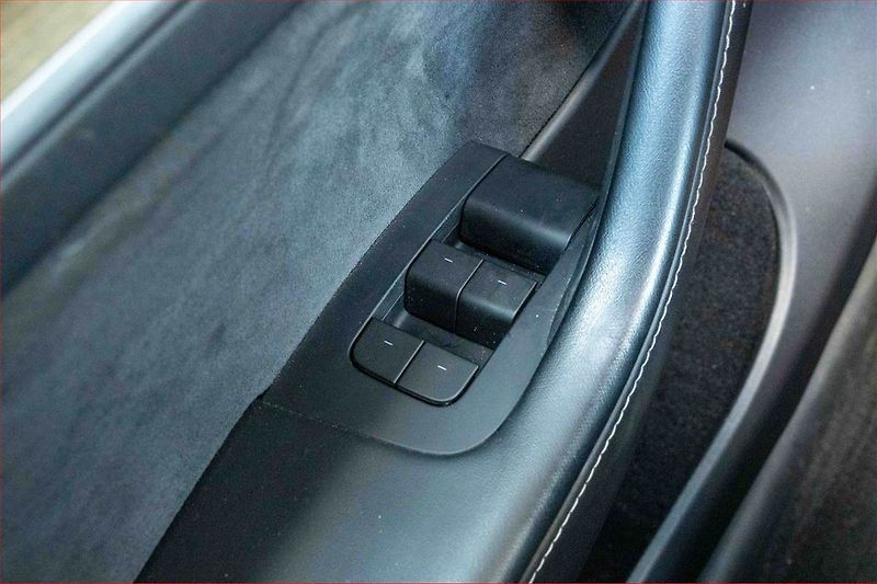 Tesla Model Y (2023) RWD LFP 60kWh, SoH 93% - fotka 16 z 23