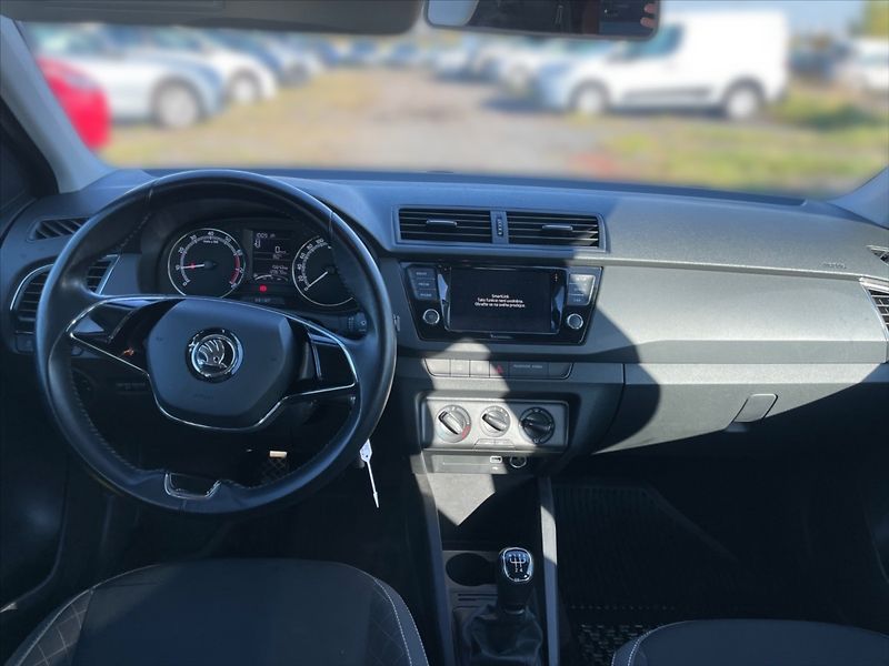 Škoda Fabia 1,0 TSI 70 Ambition - fotka 9 z 11