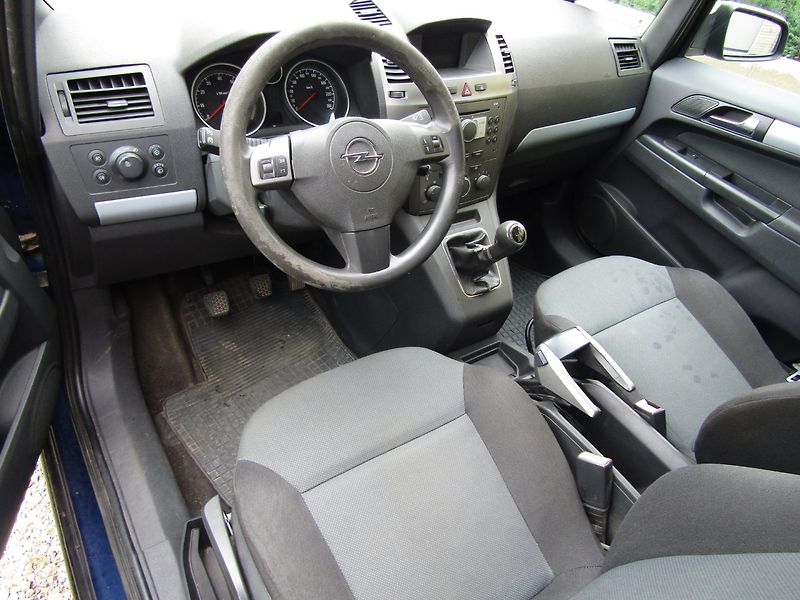 Opel Zafira (2005) 1.6 16V  7 MÍST - fotka 13 z 35
