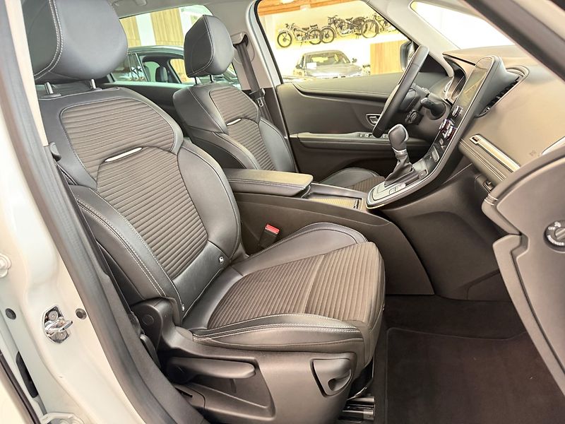 Renault Scénic (2019) 1.7 dCi 120 Intens EDC - fotka 10 z 30