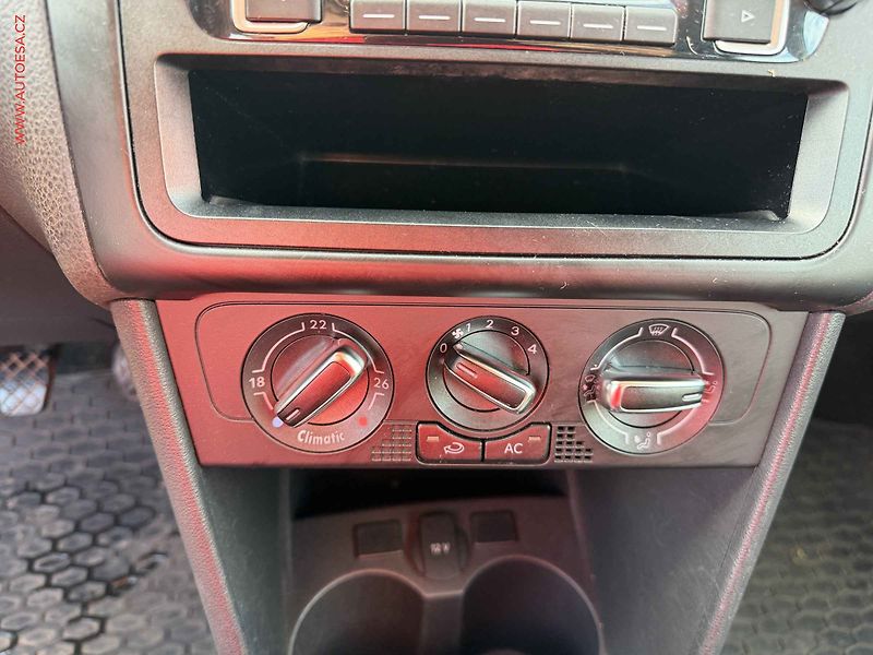 Volkswagen Polo (2009) 1.4, ČR, AC - fotka 14 z 15