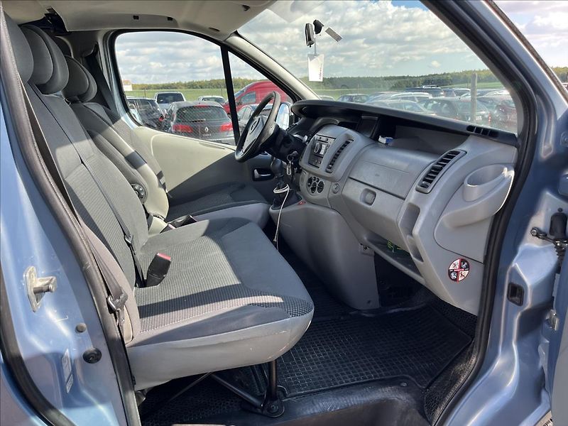 Opel Vivaro 2,5 CDTi 9.MÍST ROZVODY TAŽNÉ - fotka 10 z 37