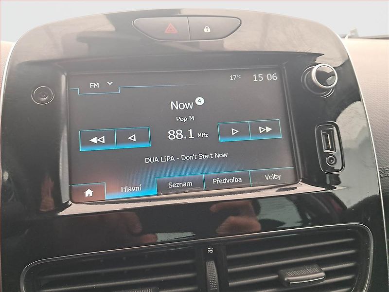 Renault Clio (2017) Limited 0.9 TCe, ČR,1.maj - fotka 12 z 20