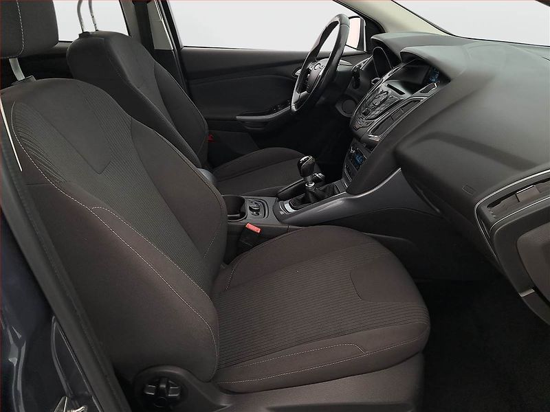 Ford Focus (2014) 1.6 TDCi, Tempomat - fotka 9 z 19