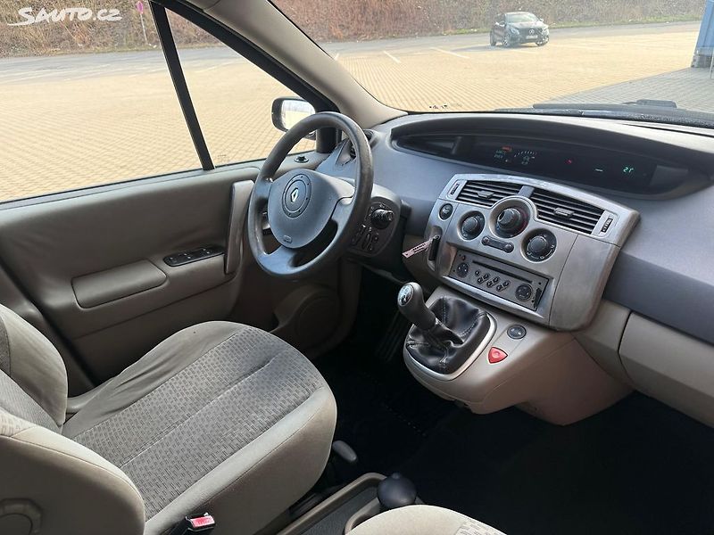 Renault Scénic (2006) 1.6i, 82kw L+Z kola - fotka 10 z 20