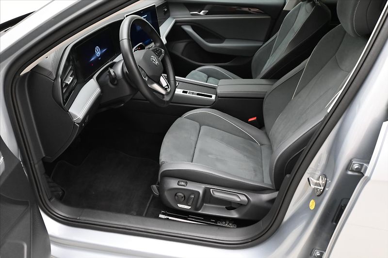 Volkswagen Passat 2,0 TDI 110kW DSG Business Zár - fotka 13 z 32