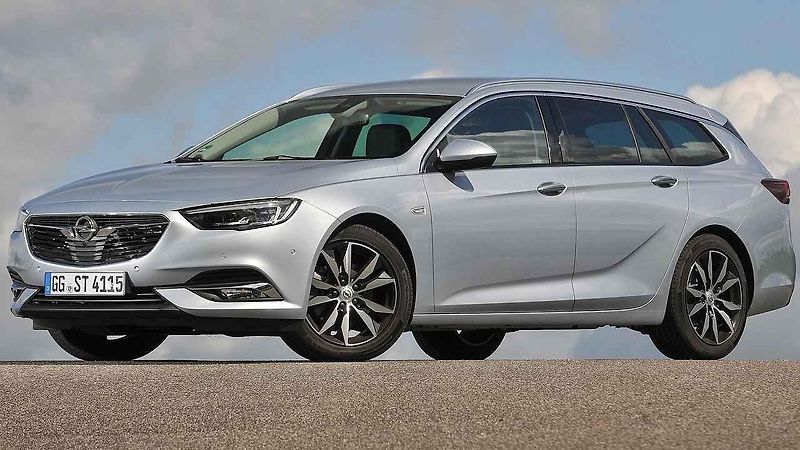 Mazda 6 si účtuje za kombi přesně tolik, co za sedan. Tedy 716 400 Kč.