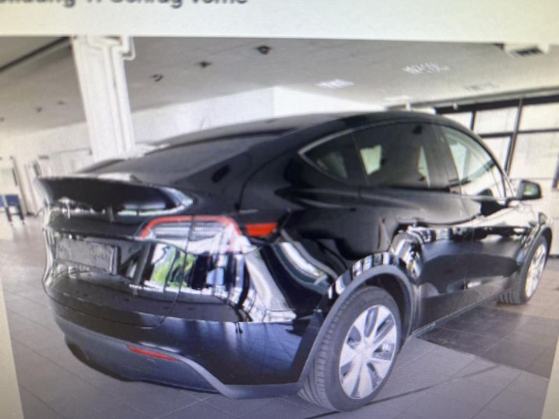 Tesla Model Y LONG RANGE DUAL MOTO 93,6% - fotka 3 z 5