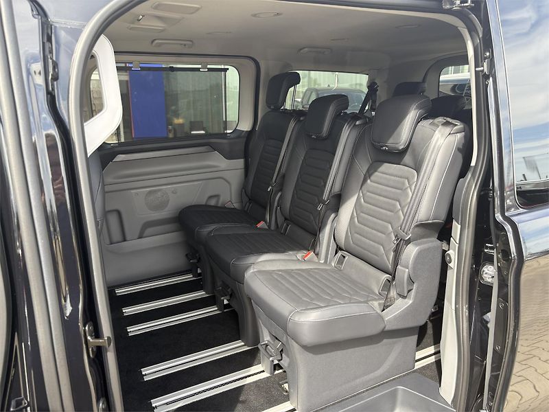 Ford Tourneo Custom (2025) Titanium X L1, Tourneo, 2.0 Ec - fotka 13 z 19