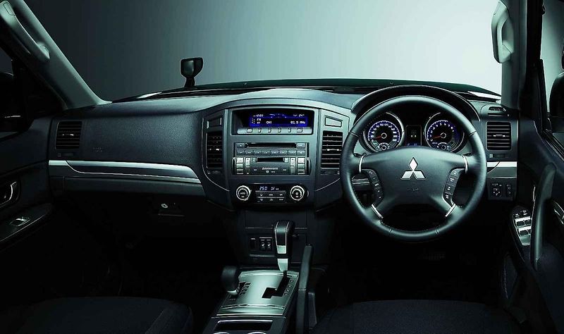 Mitsubishi Pajero při mezigeneračním setkání.