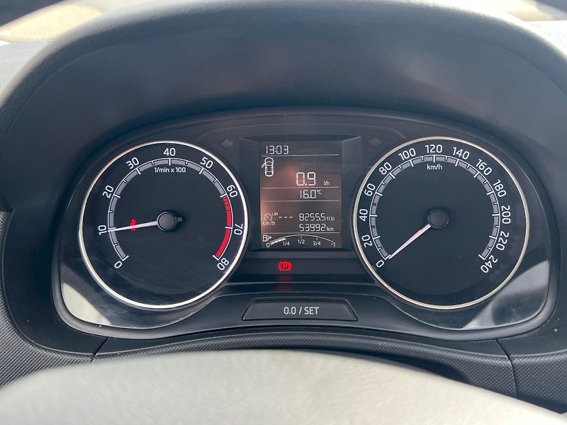 Škoda Fabia (2019) Ambition 1.0TSi 70kW 5°manuáln - fotka 24 z 26