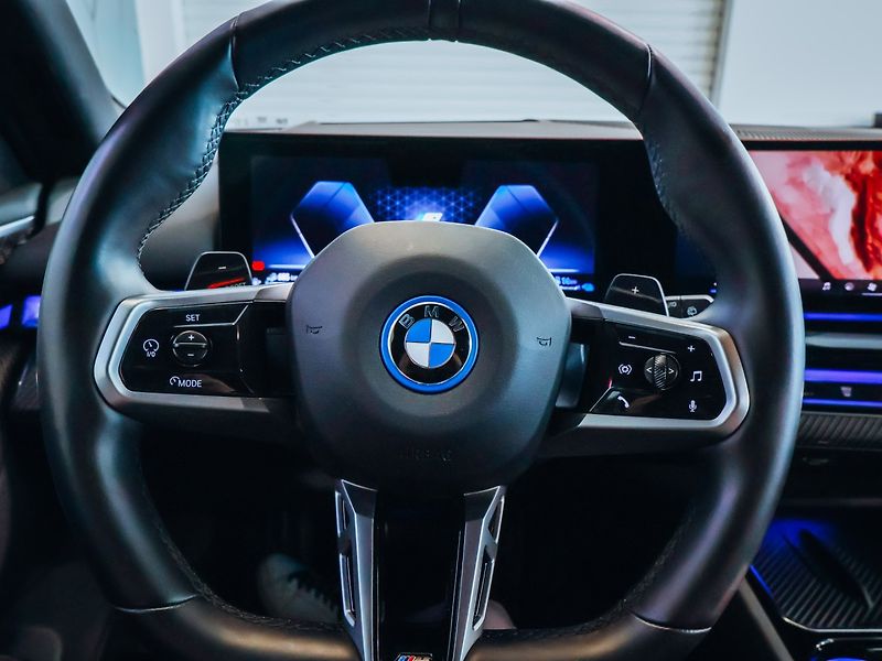BMW Řada 5 550e xDrive M-sport Touring - fotka 16 z 34